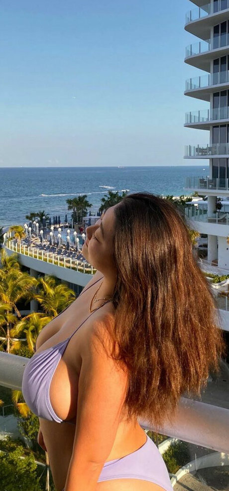 blonde babe onlyfans perfect pic