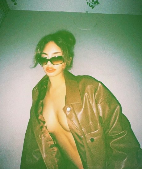 Asi Mizrahi pretty model photos