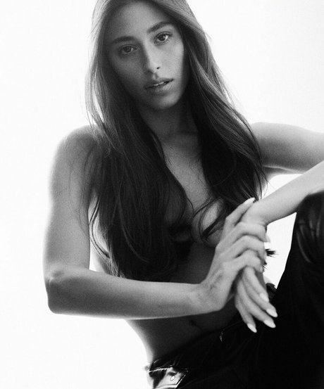 Avital Shwartz sexy model pictures