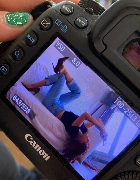 pink knees nude model archive