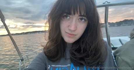 spaceybabebrooke pornstar pretty gallery