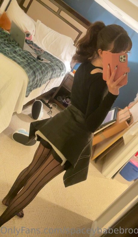 spaceybabebrooke nude pornstar picture