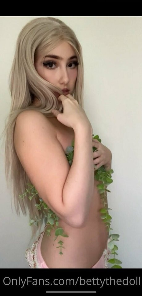 bettythedoll star hot galleries