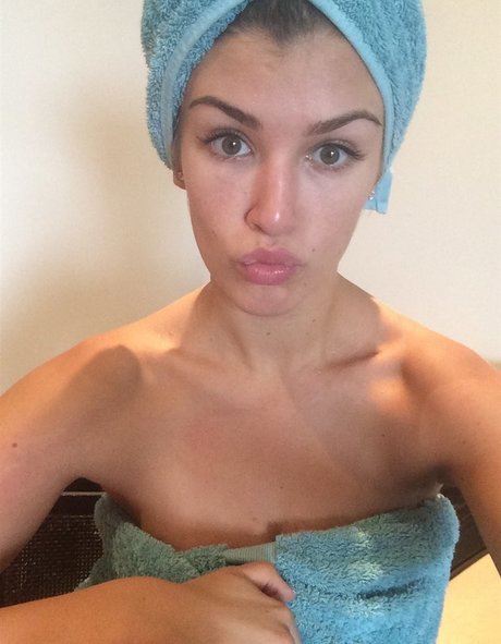 Amy Willerton star high quality images