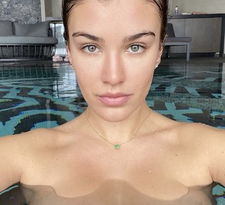 Amy Willerton model art img