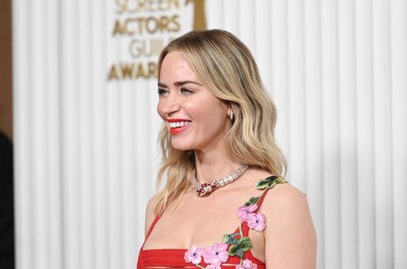 Emily Blunt naked star photo