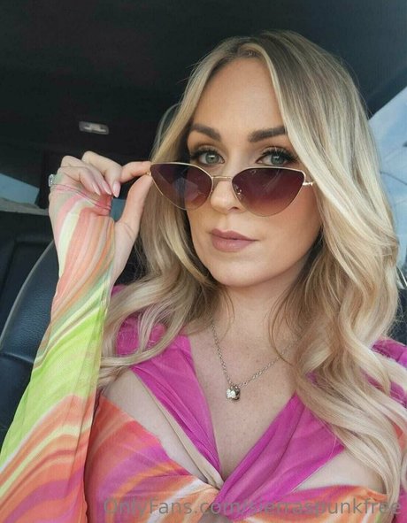 sierraspunkfree naked model pictures