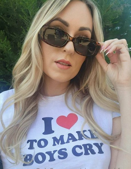 sierraspunkfree sexy pornstar image