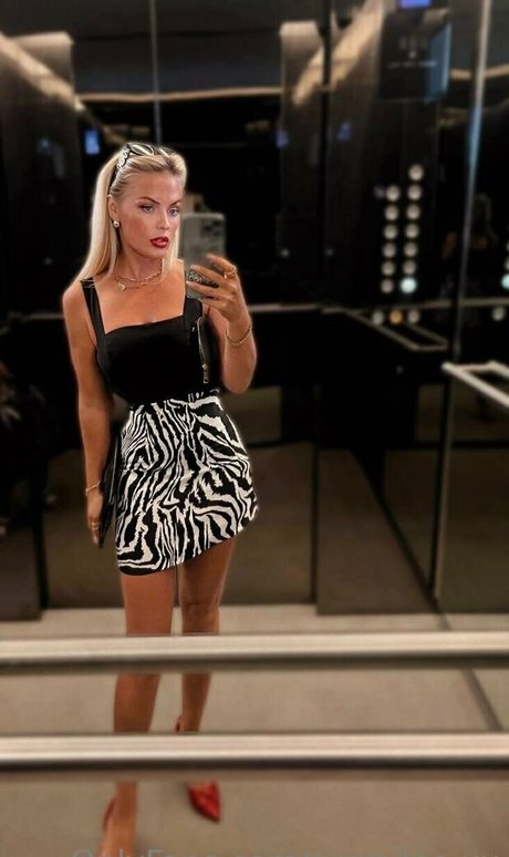 emmilee xx naked model pictures