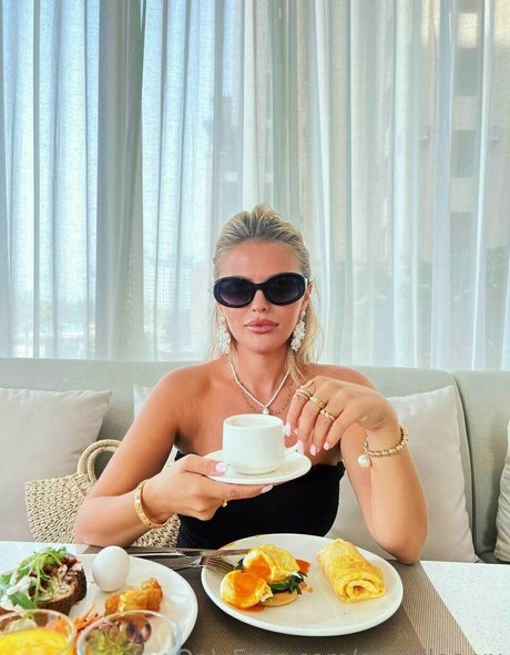 blowjob brunette onlyfans nude pics