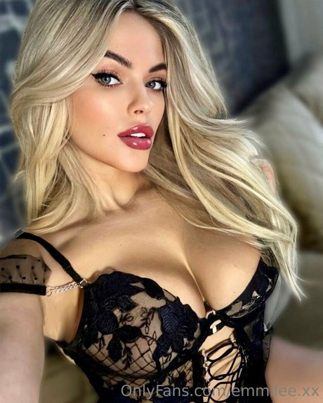 emmilee xx pretty actress img