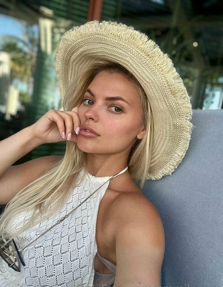 emmilee xx nudes star pic