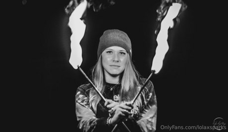 lolaxsparks adult star image