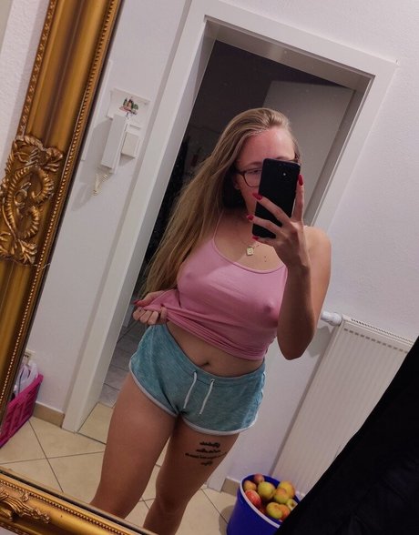 Feuerrose model adult picture