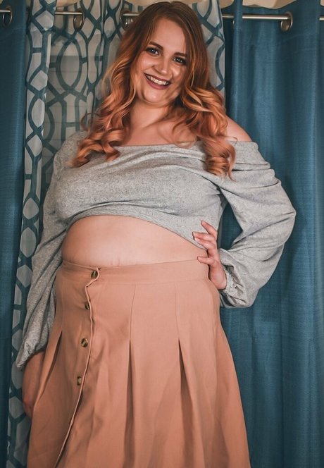 kinkycurvykat model erotic pic