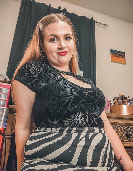 kinkycurvykat nude star picture