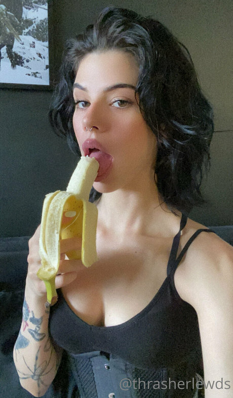 thrasherlewds model nudes pics