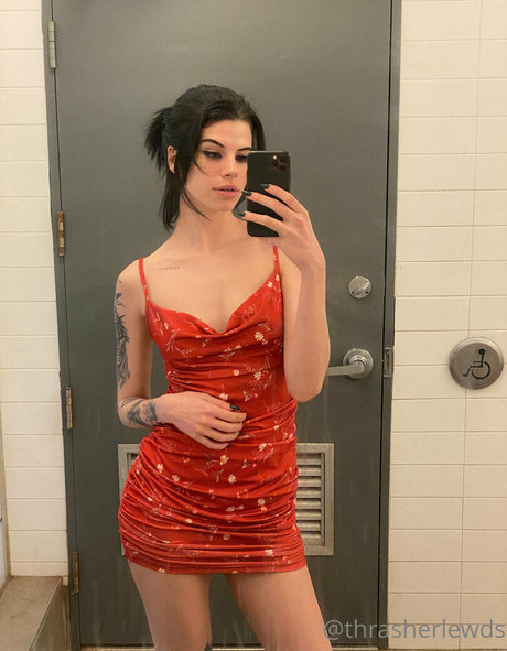 thrasherlewds erotic star pic