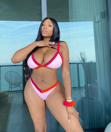 Vivi Panamera nudes model gallery