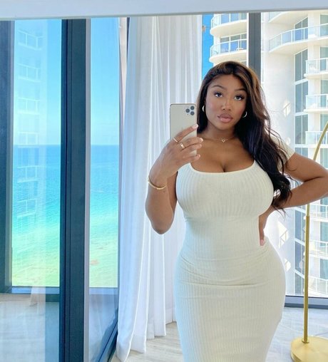 Vivi Panamera free actress pictures