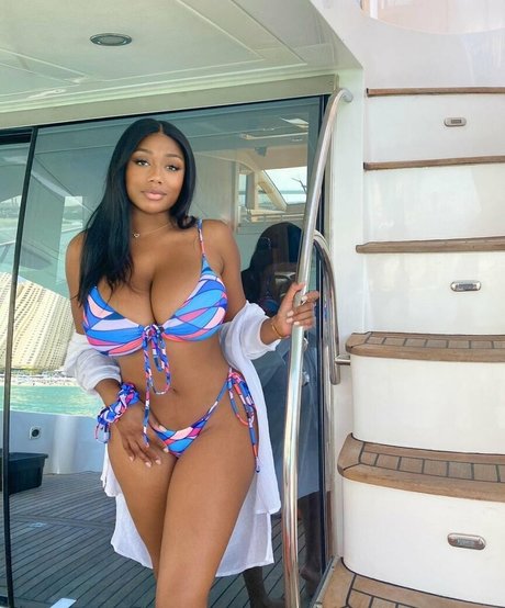 Vivi Panamera perfect actress picture