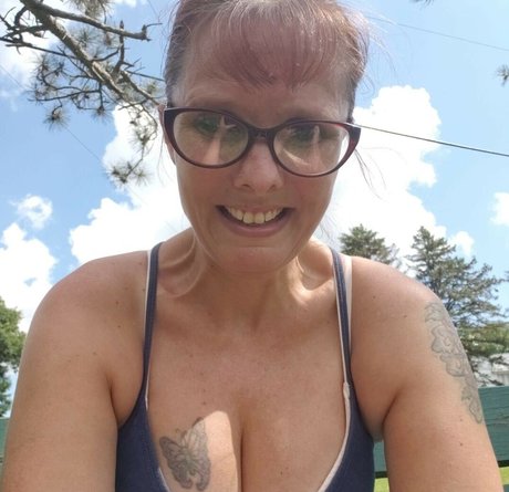 horneywife premium star nudes image