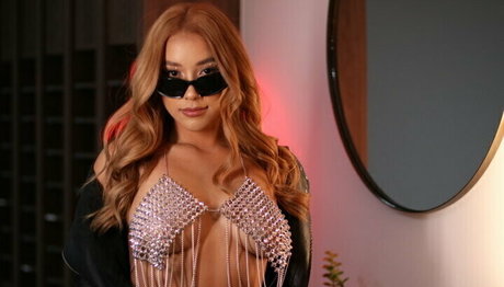 valengg porn model img