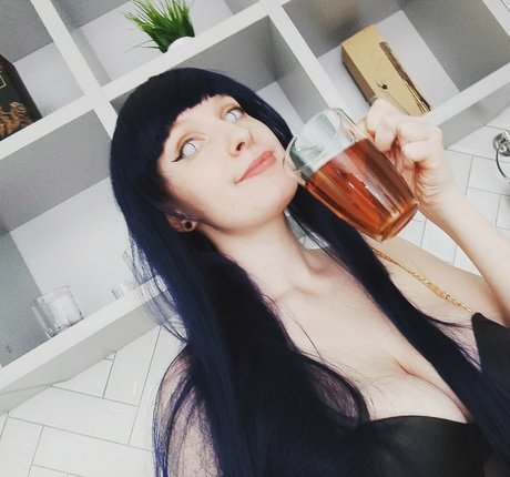 thick girls onlyfans nude photo