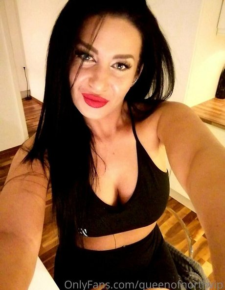 queenofnorthvip pornographic star pic