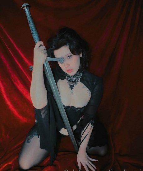 fayebunni beautiful actress pic