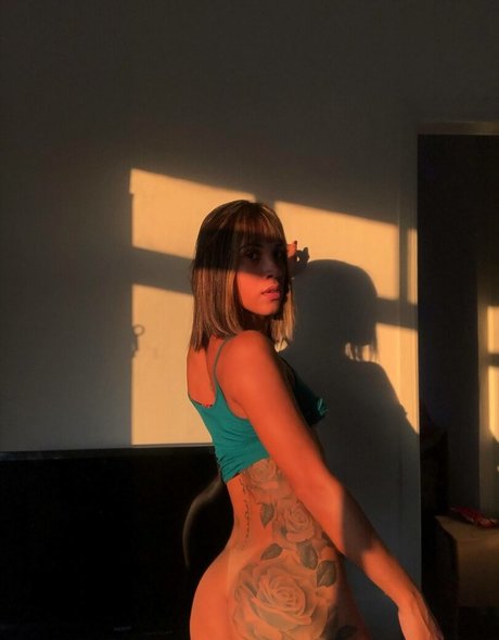 Cassia Fernandez pretty actress img