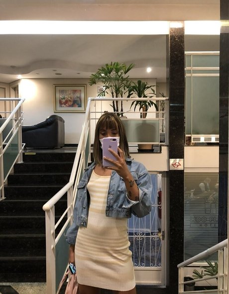 Cassia Fernandez model nude picture