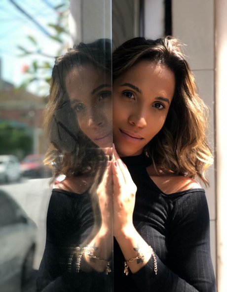 Cassia Fernandez star adult image