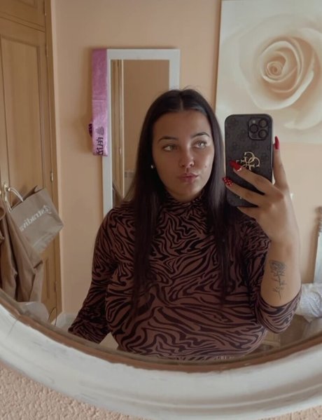 Anneris18 model sexy image