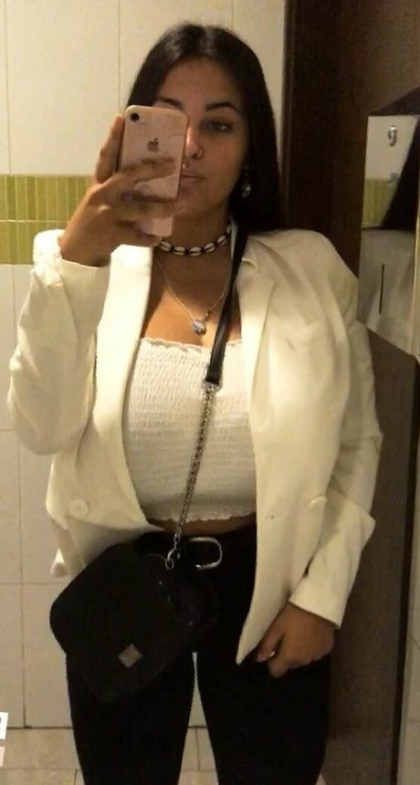 Anneris18 pretty actress img