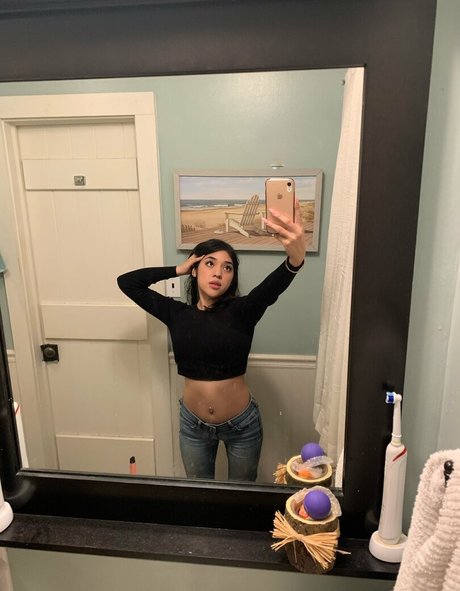 blonde babe onlyfans top pictures