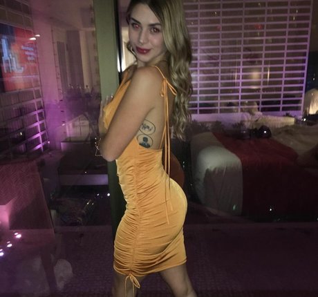 Emmily Mello naked actress photo