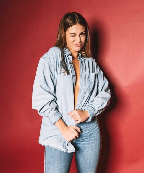 Emmily Mello star perfect photos