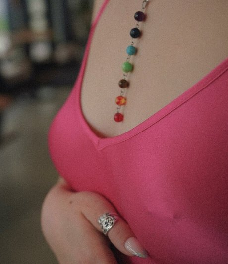 Emmily Mello model nude img