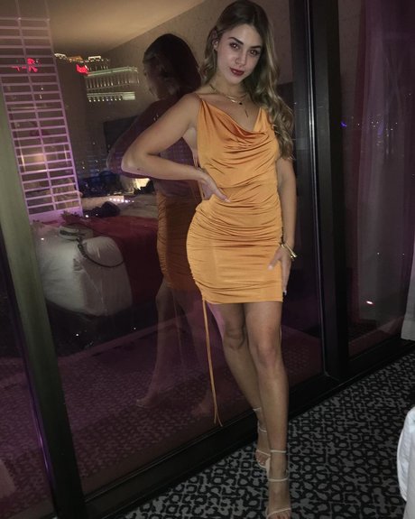 Emmily Mello pornstar free picture