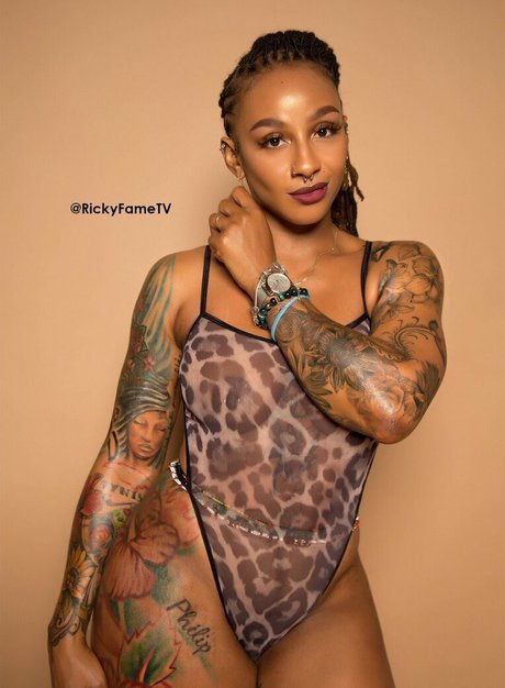 ItsJustRocky high quality model photos