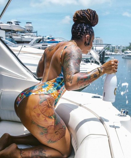 ItsJustRocky nice actress photo