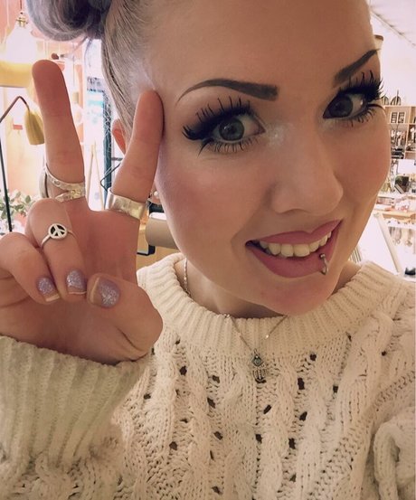 My Little Vronie beautiful actress images