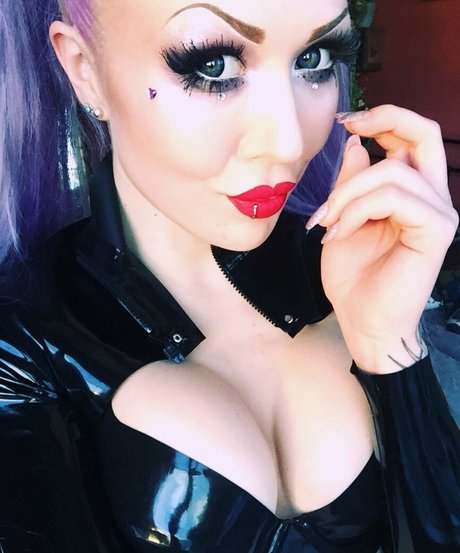 My Little Vronie sexy star pic