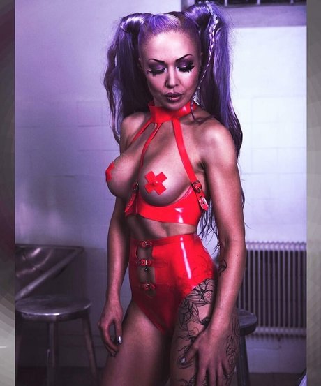 My Little Vronie model top img