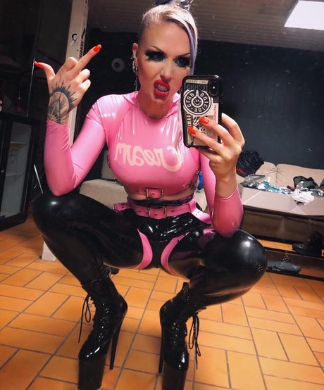 My Little Vronie star erotic picture