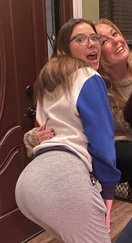 Show Your Girlfriend star art gallery