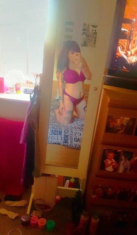 Show Your Girlfriend Profile Photo