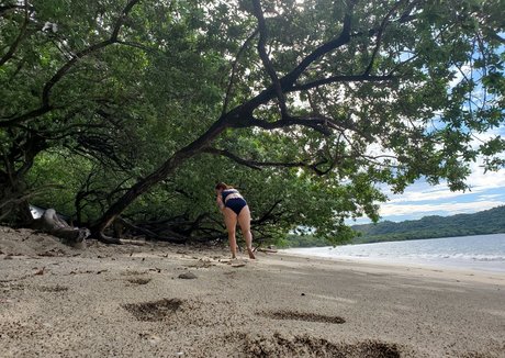 Show Your Girlfriend model high quality pic