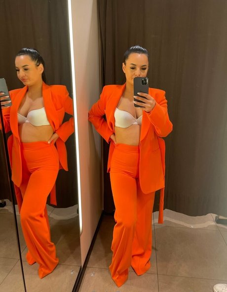 paola only free actress picture